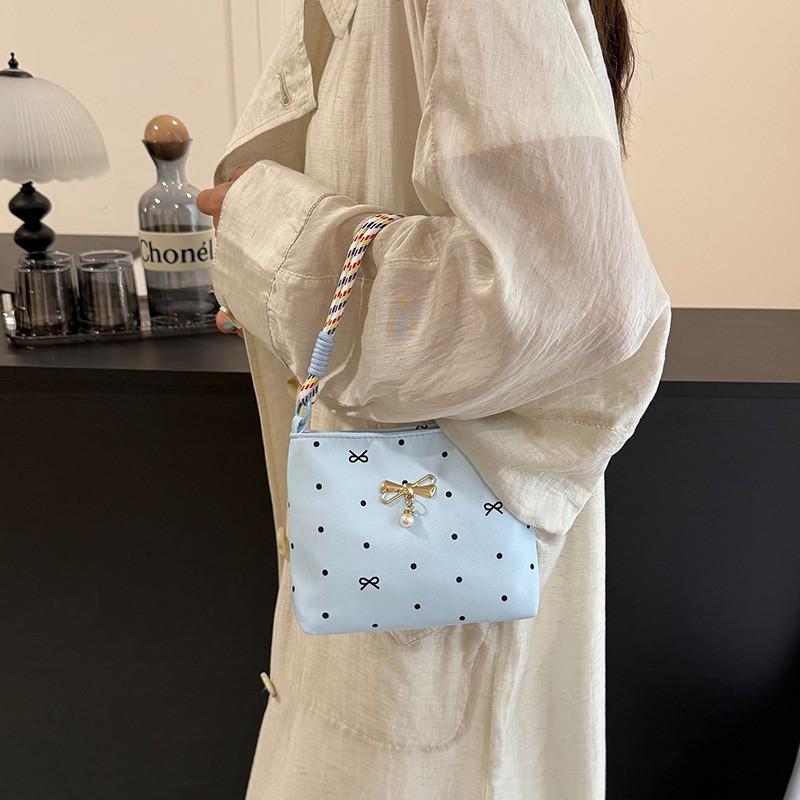 Small Square Soft Handbag With Inner Phone Pocket For Summer Daily Wear