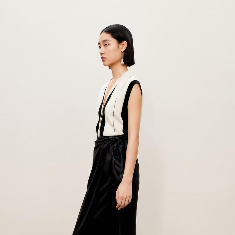 

LESS 2024 Осенний приталенный трикотажный жилет без рукавов с V-образным вырезом M