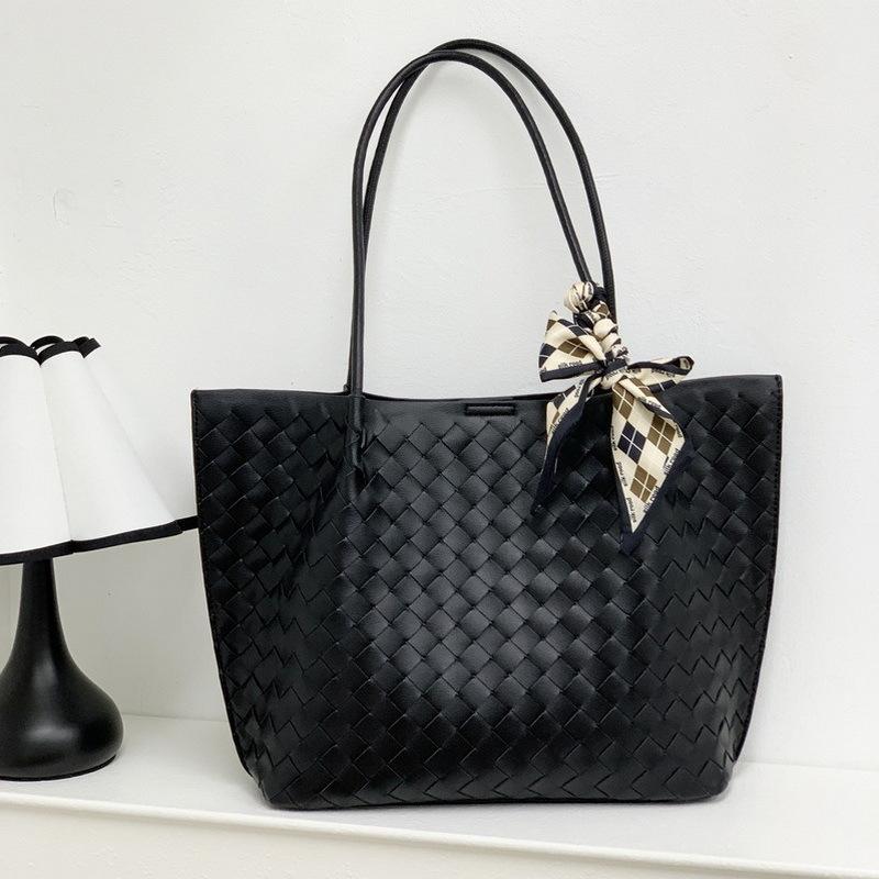2026 New Leather Women's Bag Woven Tote Bucket Bag Shopping Bag Large Capacity Shoulder Lower Bag