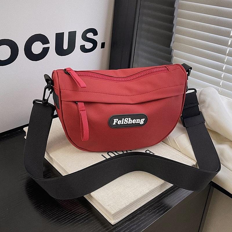 

New Korean version ins street trend men s and women s shoulder sports bag casual saddle bag foreign style fashion trendy messenger bag