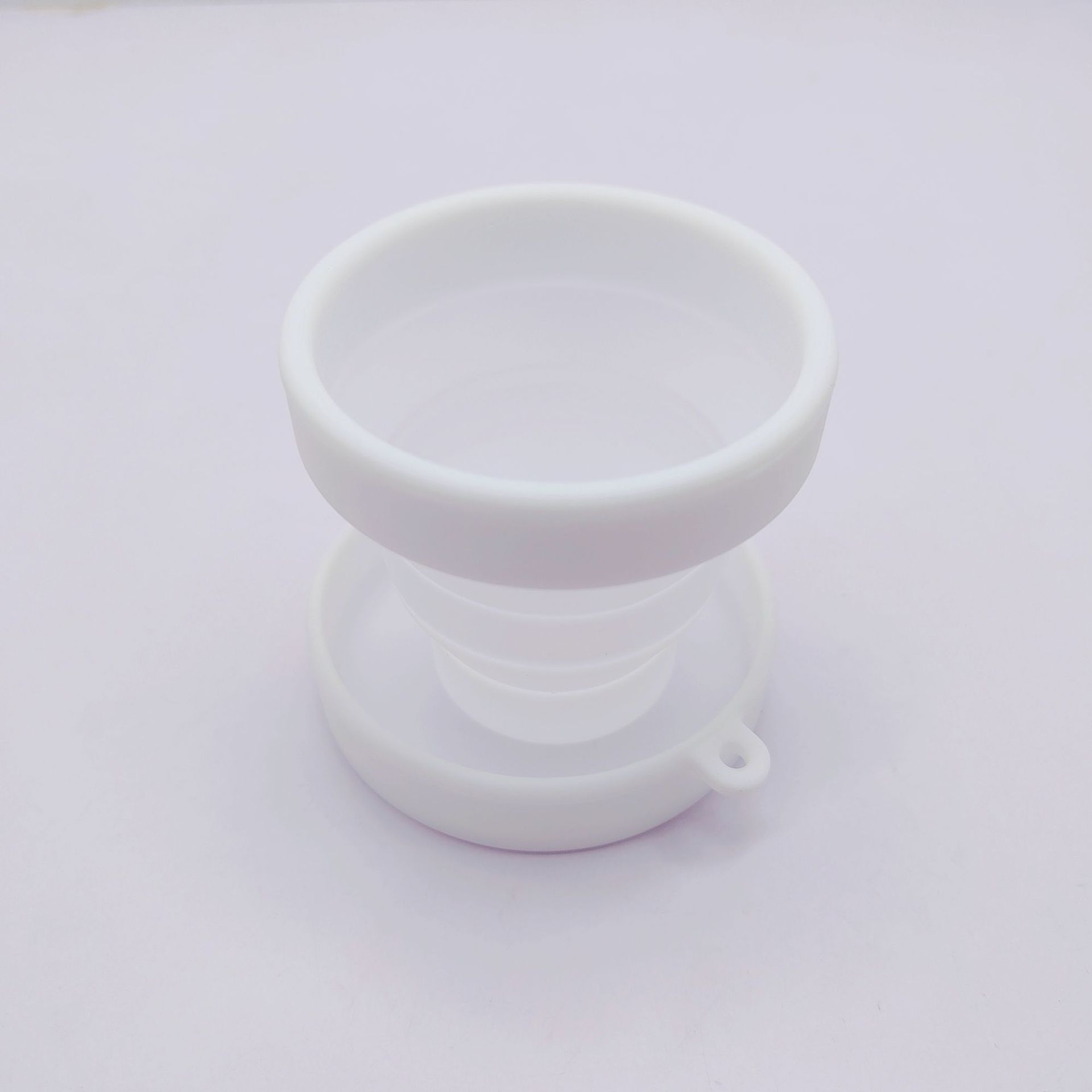 

Portable Foldable Shock-resistant Water Cup for Outdoor Travel 150ML with lid білий