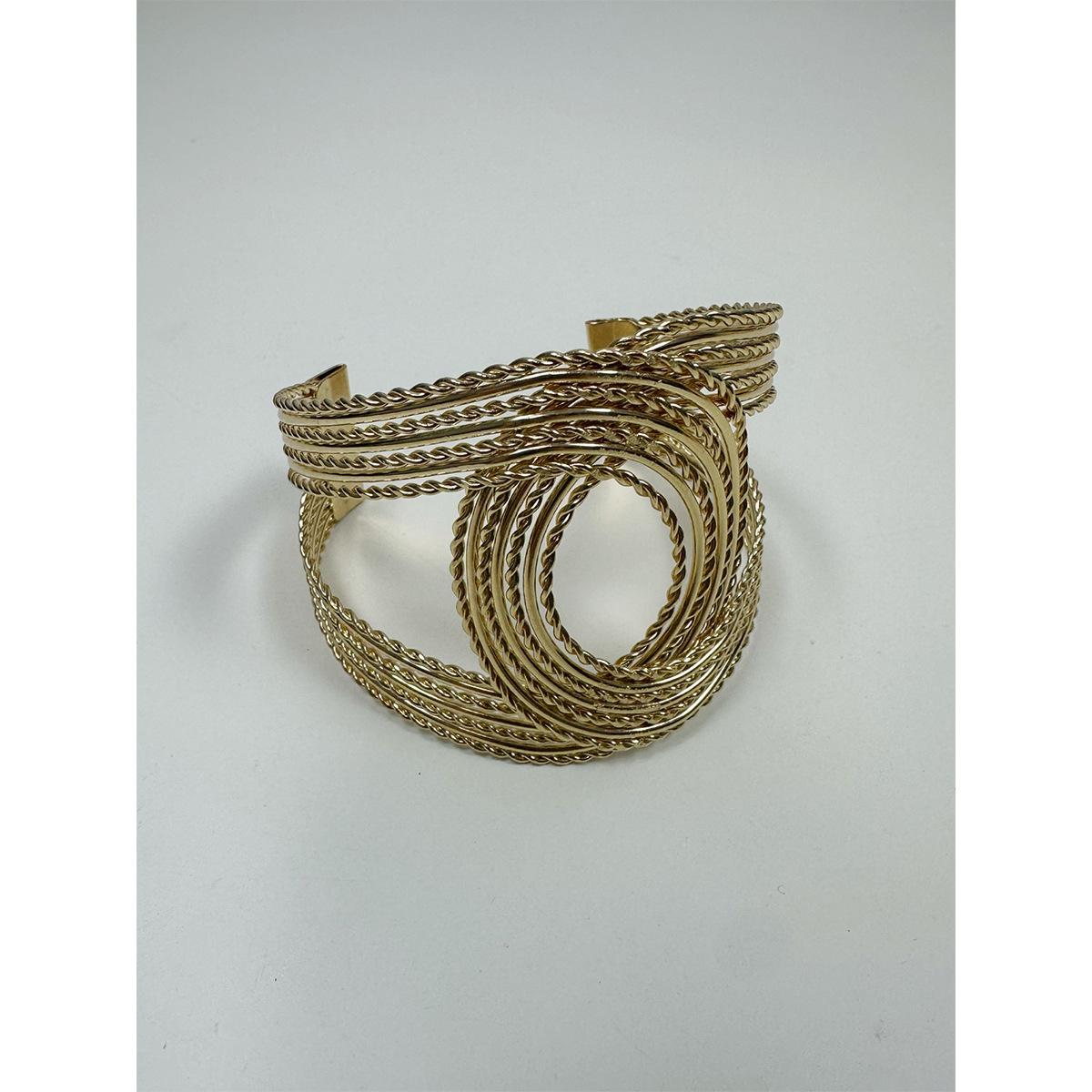 

Браслет для женщин Классическая мода Не ржавеющий Крупная цепь Девушка Ювелирное украшение на запястье Новый дизайн Кубинский браслет Вечеринка Подарок золотой