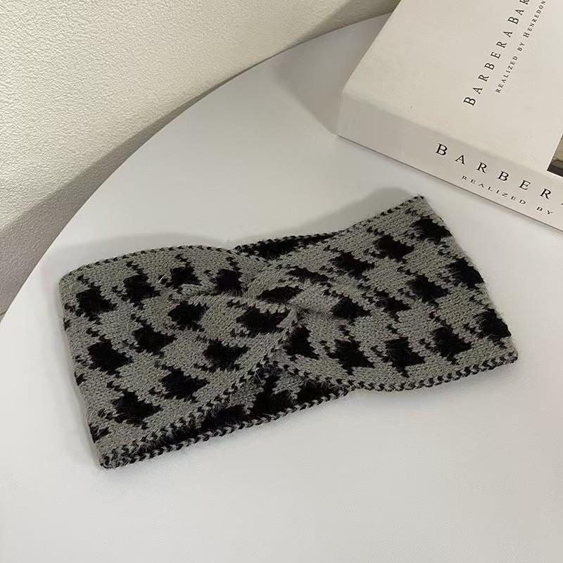 Korean Style Houndstooth Plaid Scarf - Versatile, Warm, Double-Sided for Autumn and Winter