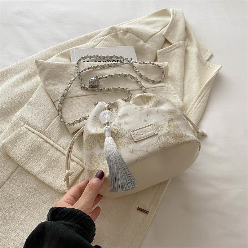 New Chinese style Chinese style chain bag for women in 2025, new summer niche crossbody bag, butterfly printed pleated bucket ba