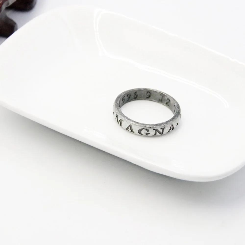 Uncharted 4 Nate Drakes Μεταλλικό Δαχτυλίδι Sic Parvis Magna Κολιέ με 3D μενταγιόν με φιγούρα Μοντέλο Rare Collect Toy Gift for Boy Man