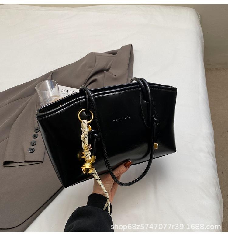 Large-capacity bag women's spring and summer versatile 2025 new simple shoulder armpit bag casual commuting tote bag