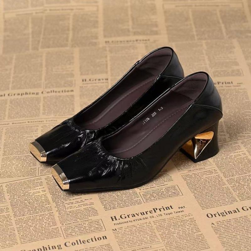 Neue Damen-Herbstschuhe mit Metallspitze, temperamentvolle flache Schuhe, Damen-Schuhe mit dünnem mittlerem Absatz, modische plissierte Damenschuhe