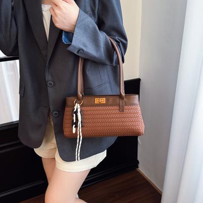 Woven Handbag Bag Women's 2025 Autumn and Winter New Trendy Fashion Shoulder Messenger Bag Retro Commuter Armpit Bag