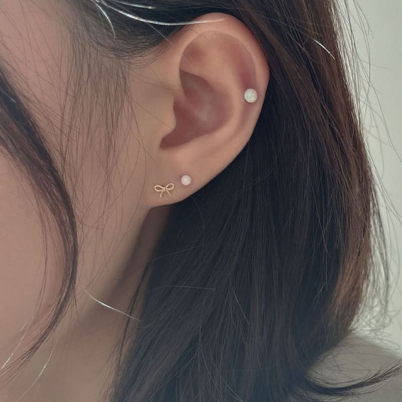 Youngglow 14k White Opal Ball Piercing