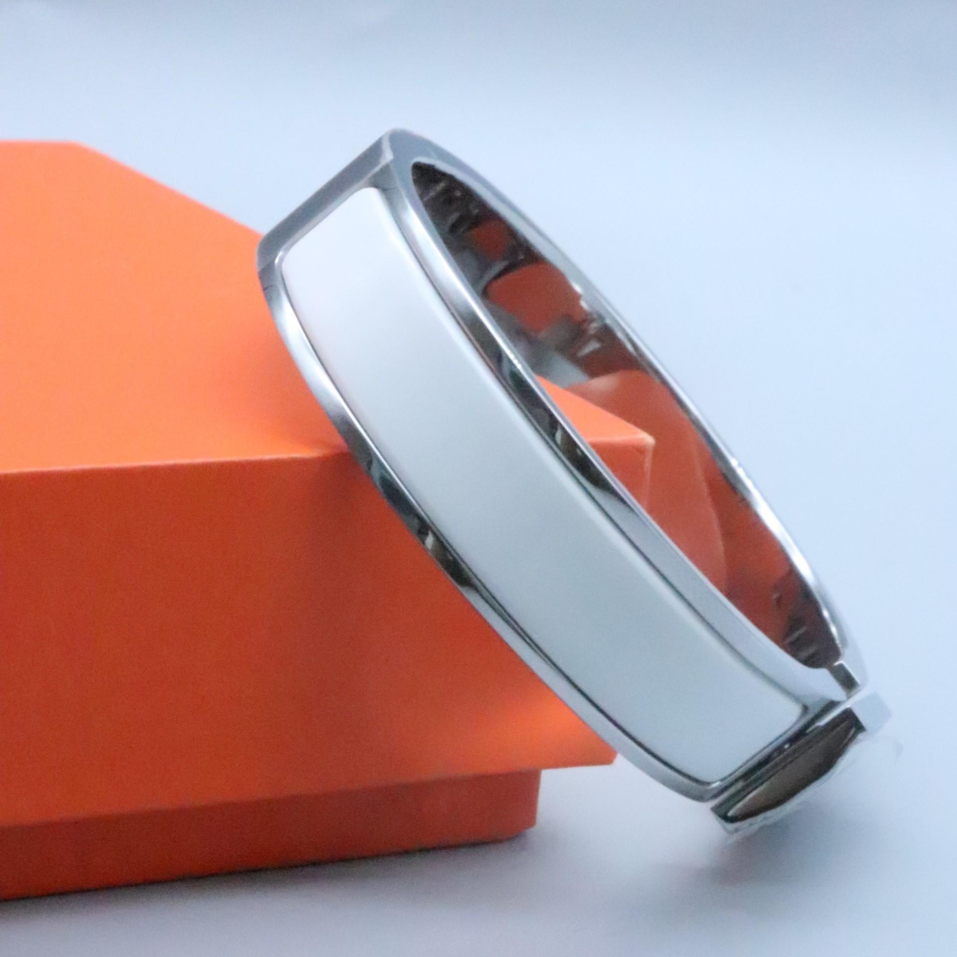 

Високоякісні емалеві браслети-замки для чоловічих та жіночих H-браслетів size 17, gold білий