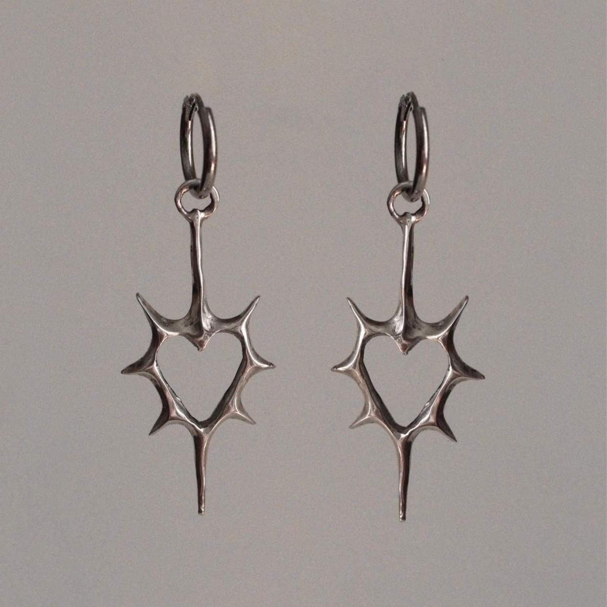 Shi Yong Hollow Thorn Peach Heart Earrings: Unisex Couple Style, High-Grade Design