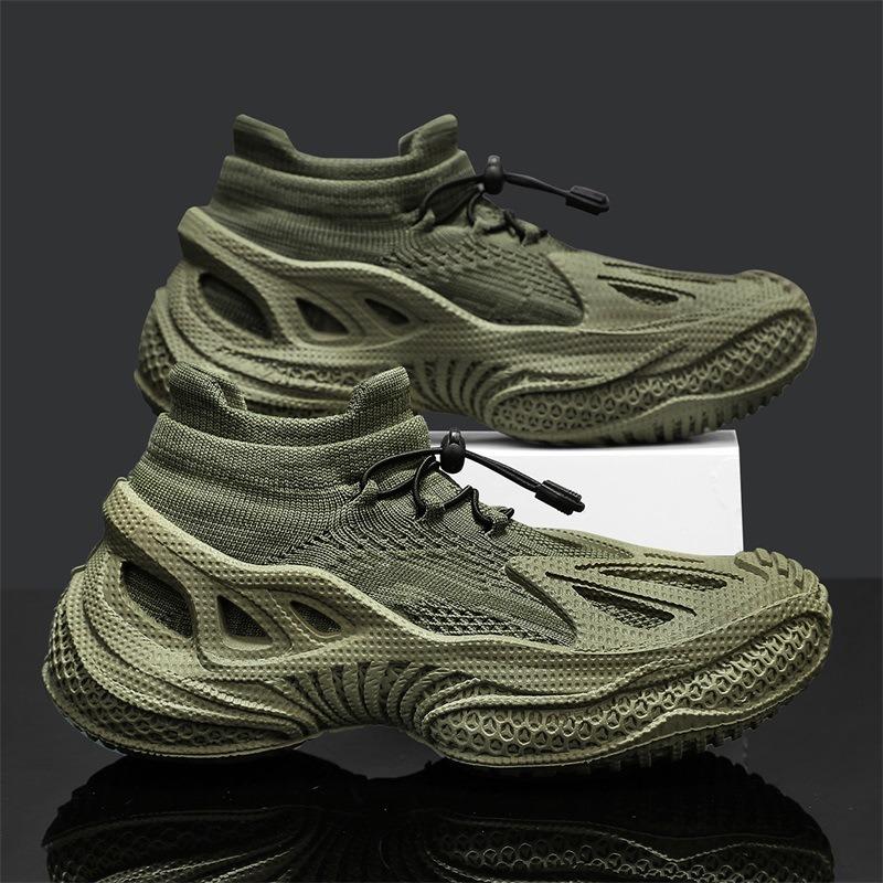The New Men's Shoes for The Summer and Autumn of 2025 Feature Breathable Mesh and Personalized, Trendy Flying Woven Shoes