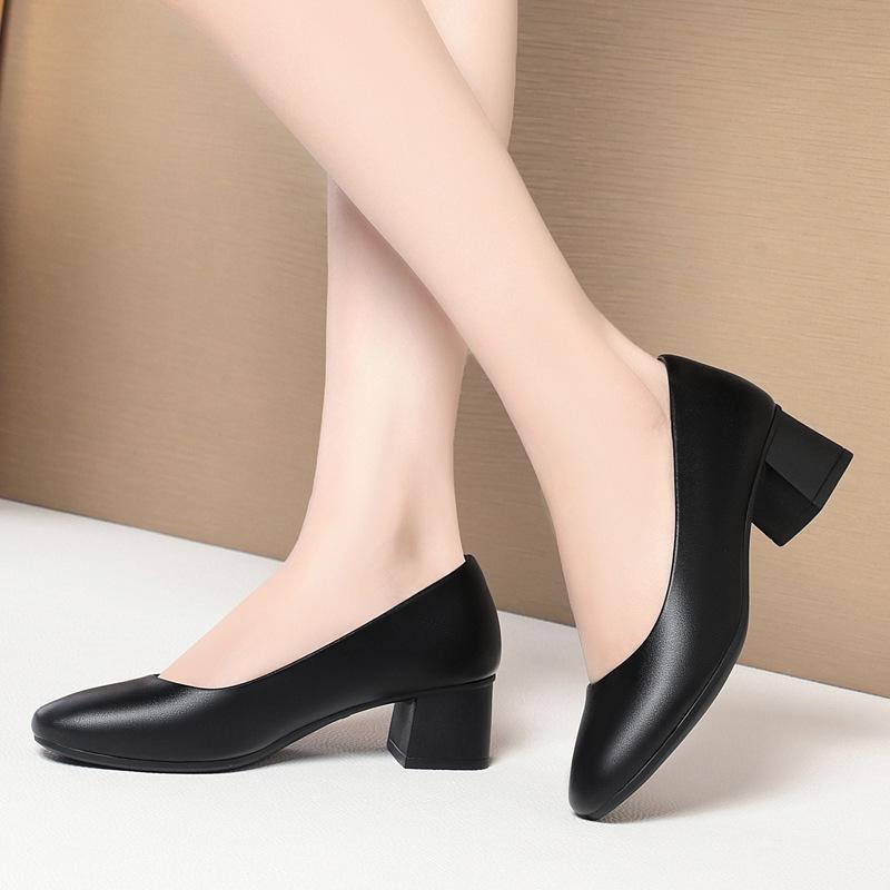 

Мягкая кожа рабочая обувь женская толстый каблук профессиональная черная мягкая подошва удобная и нескользящая средний каблук 41