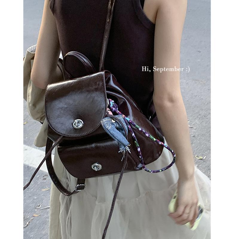 Ein Nischen-Herbst-Retro- und modischer Rucksack, eine lässige Reisetasche