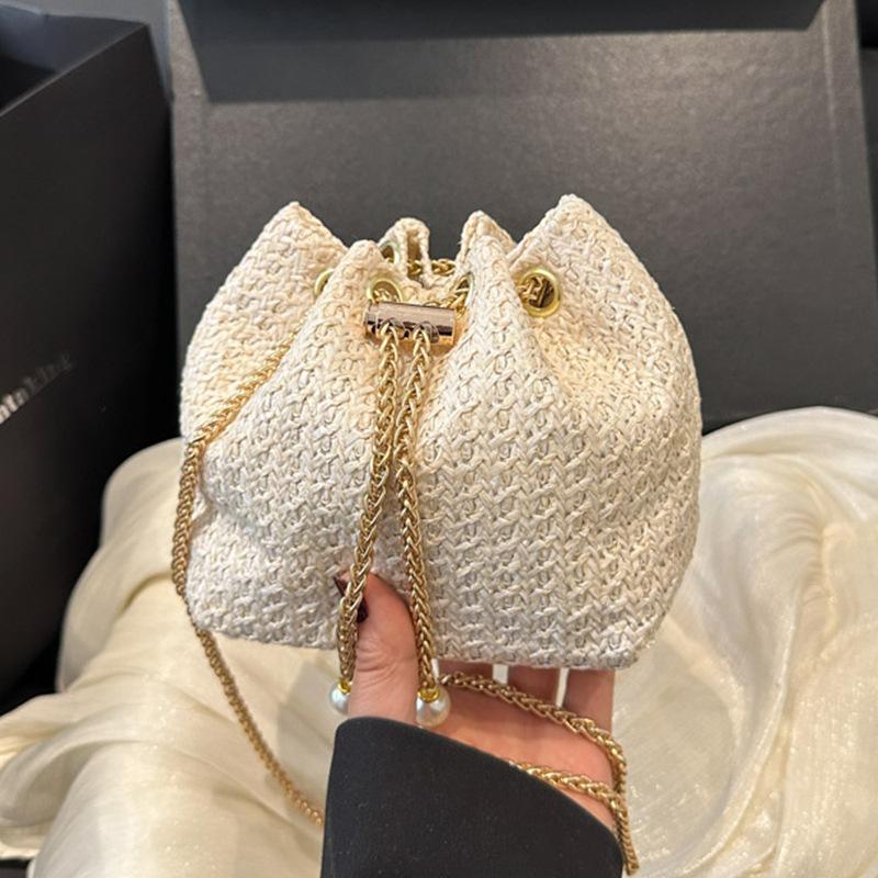 

Популярная текстура, дизайн в иностранном стиле, женская сумка 2025, новая трендовая плетеная корейская простая однотонная сумка-ведро, сумка-мессенджер