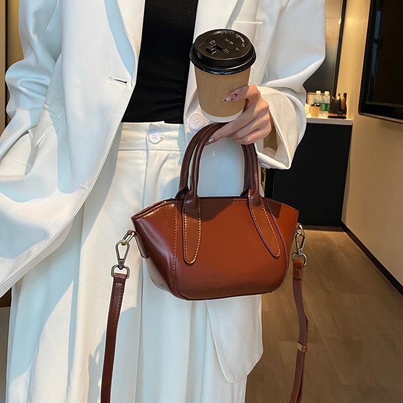 Prémiová první vrstva olejová voskovaná hovězí kůže jednoramenná crossbody taška na knedlíky taška s křídly textura přenosná taška pro dojíždějící pravá kůže dámská taška