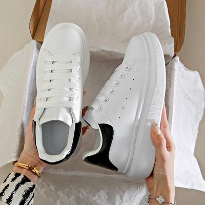 2024. gada pavasara unisex baltas ādas kedas: Bieza zole, slēpta papēža daļa, sportiski ikdienišķs, moderns dizains