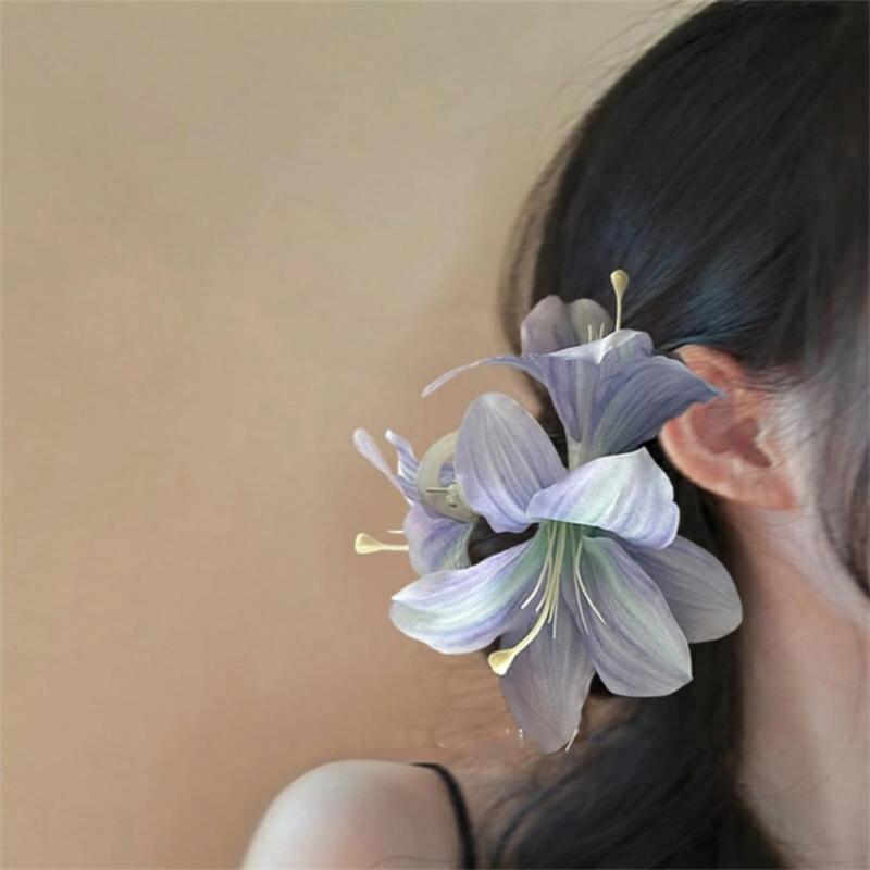 Practical Plastic Floral Hair Claw Clip Offering Stylish And Secure Grip Fashion Hair Accessory For Fashion Ladies