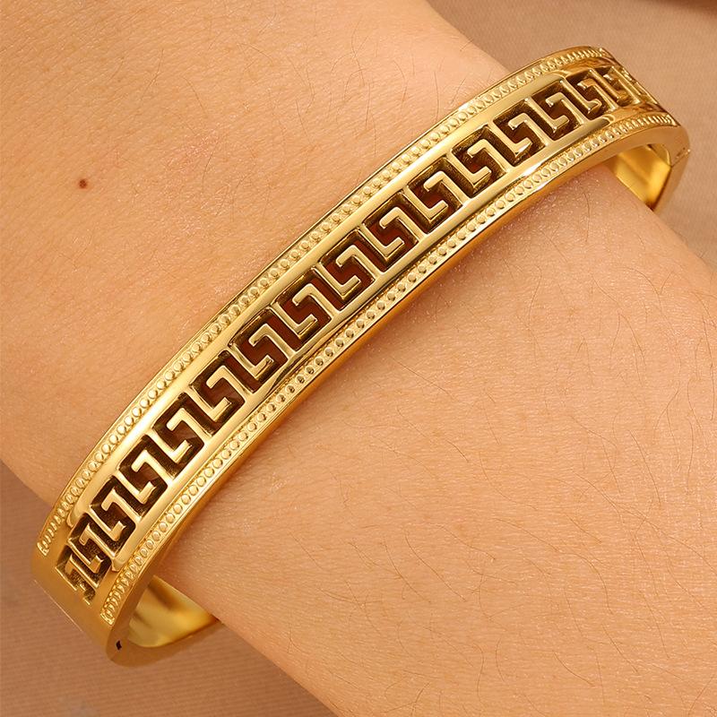 Popular , Chinese style Great Wall pattern hollow opening stainless steel , light luxury versatile girlfriend