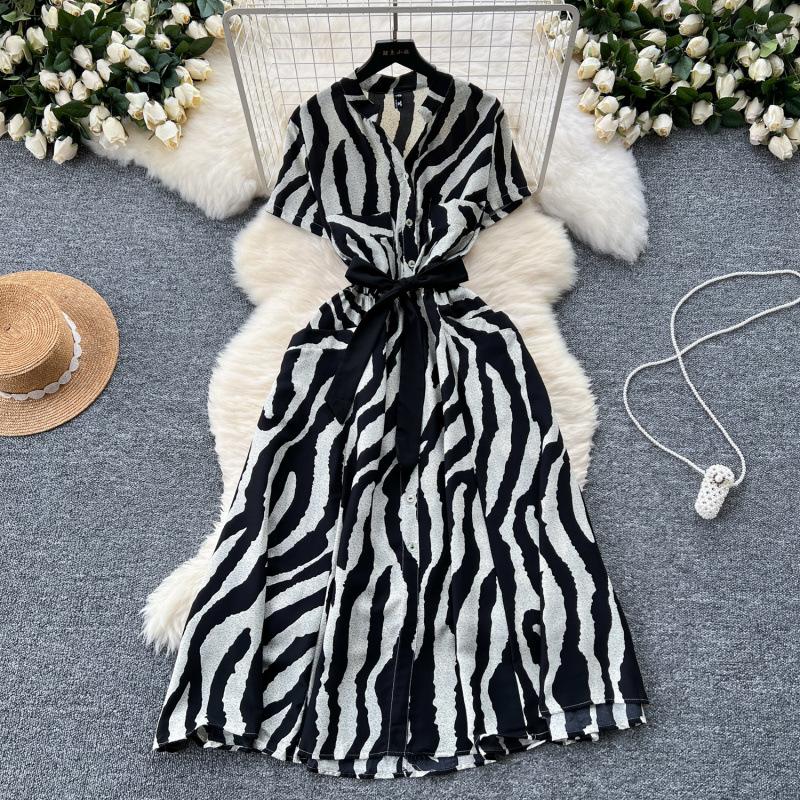 Summer new French retro wind collar single-breasted short-sleeved printing waist and thin temperament elegant dress long dress