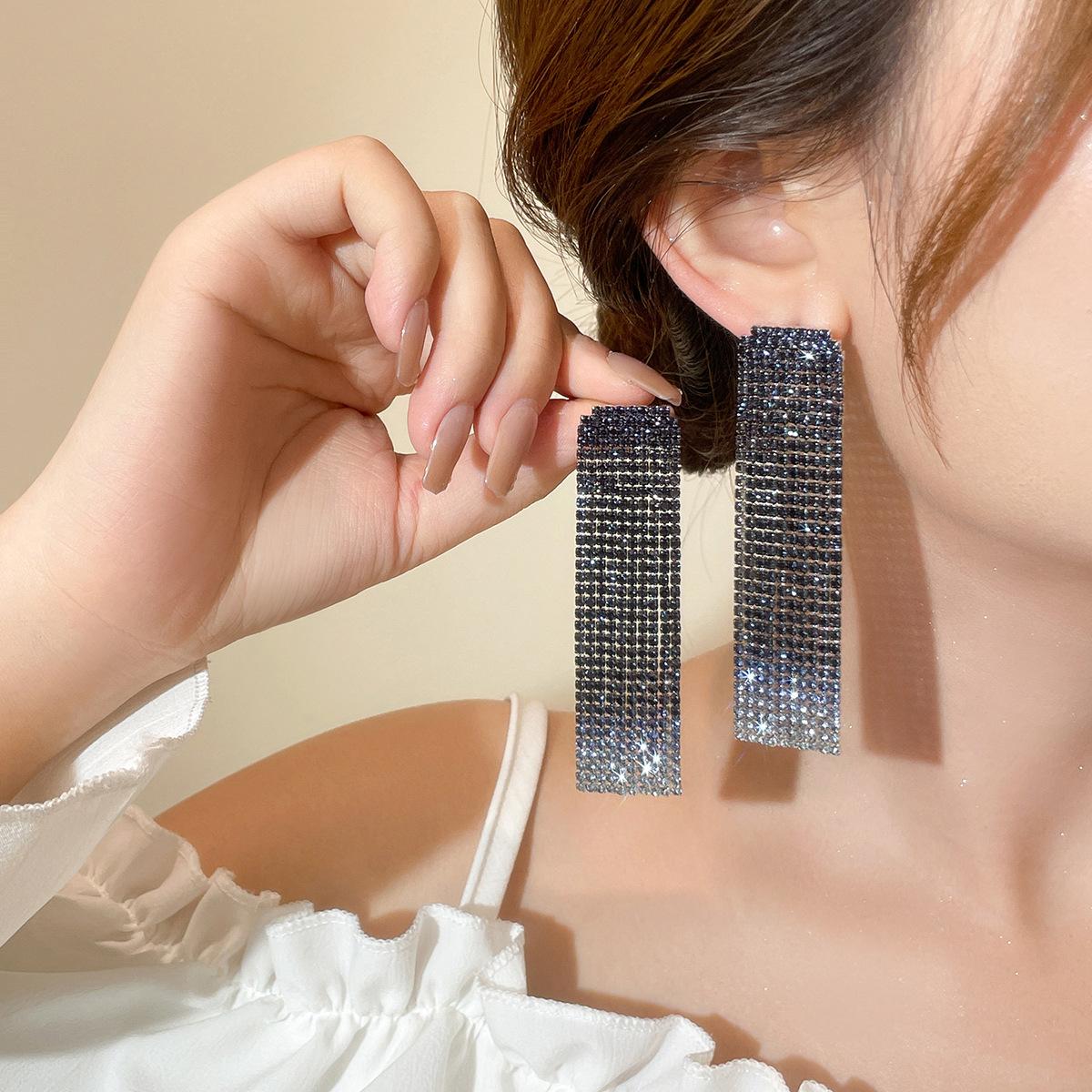 

Temperament Geometric Shiny Diamond Long Earrings