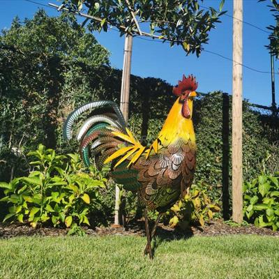 Iron Rooster Sculpture Metal Rooster Décor Lifelike Metal Rooster Figurine Rust-Proof Iron Chicken Carved Sculpture Standing
