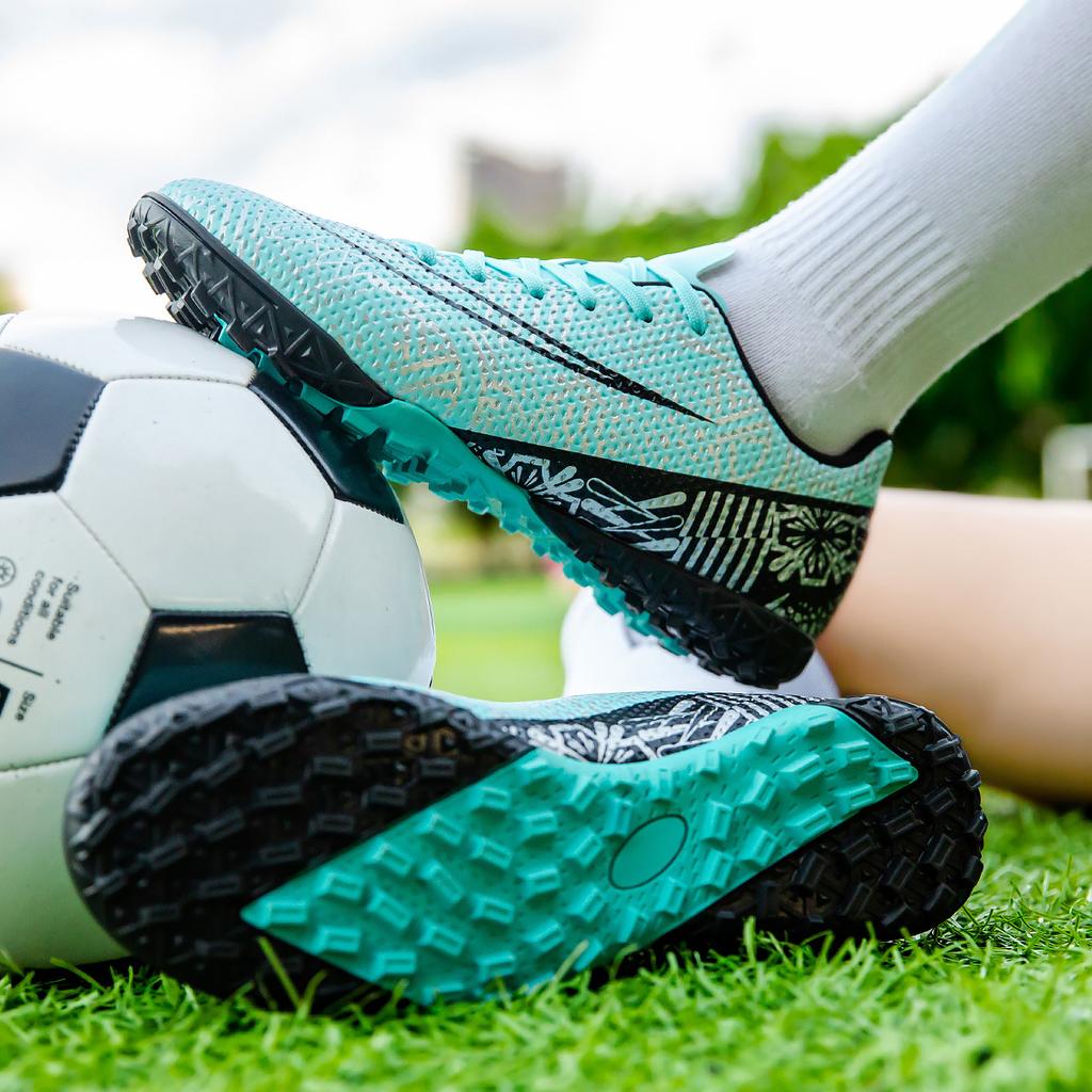 Football shoes men's low-top blue and white porcelain spikes youth professional training sneakers foreign trade explosion large size sports shoes