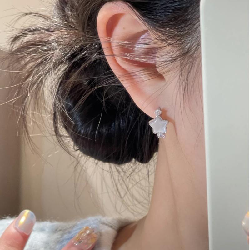 Elegant Five-Point Star Ice-Clear Cat's Eye Earrings: Luxurious and Exquisite Niche Design