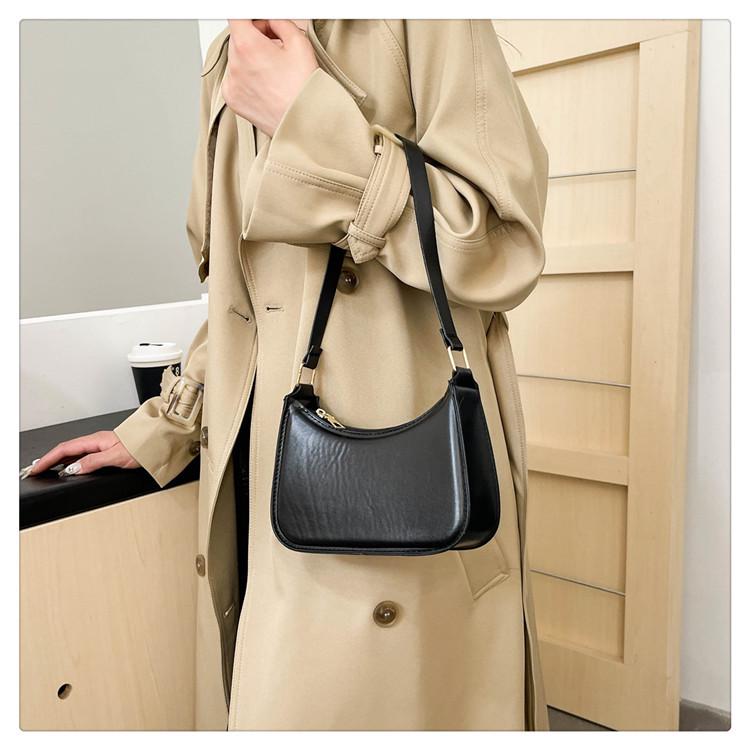 2024 Versatile Textured Casual Bag: Fresh, Simple, Solid Color Shoulder Bag for Autumn/Winter Fashion