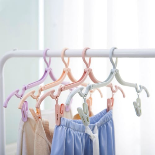 Four clip-on portable hangers and one folding hanger for easy storage. Ideal for travel, business trips, and indoor laundry drying. (4 colors availabl