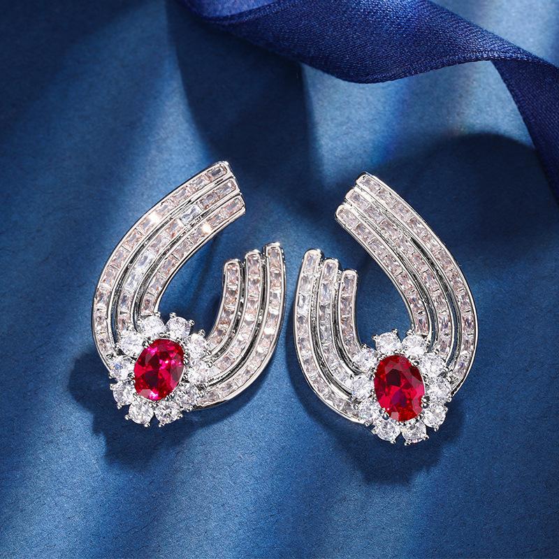 Ювелирные изделия Медное основание Позолоченные Ретро Имитация Красный корунд Синяя шпинель Персонализированные серьги-пусеты Главный камень 6 * 8