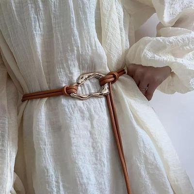 Nouvelle Ceinture en Cuir Noué à Boucle Métallique Irrégulière Couleur Unie Simple PU Maigre Ceintures Coréenne Dame Robe Manteau Sangles Décoratives