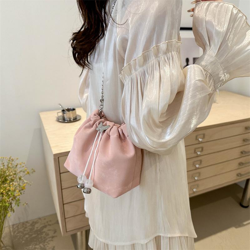 2025 Niche Design Spring and Summer Pleated Bag Retro Hand Bucket Bag Fashionable Foreign Style Chain Shoulder Messenger Bag