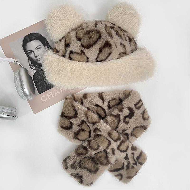 The Girl's Autumn and Winter Cartoon Woolen Hat Cute Scarf Warm and Protective Neck  Tiger Patterned Bear Fisherman Hat