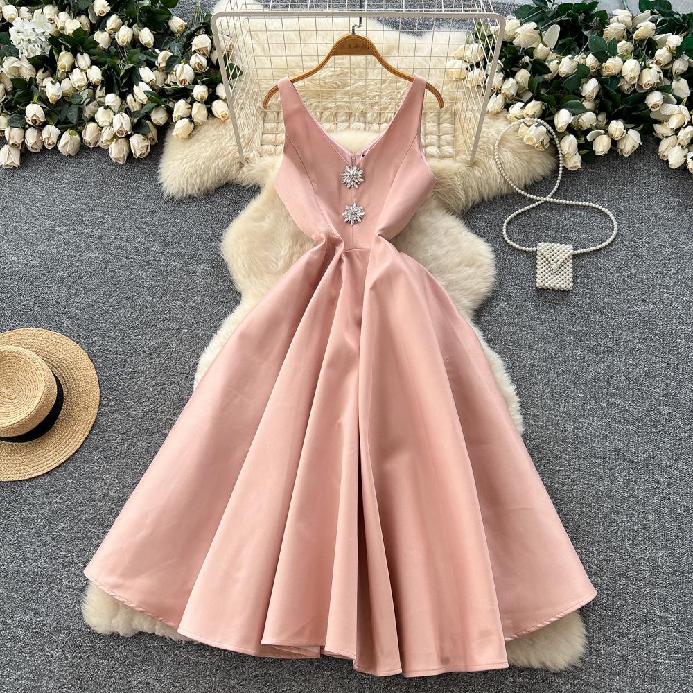 Light Luxury Celebrity Premium Sense Heavy Industry Diamond V-Neck Suspender Waist Dress Women's French Pendulum Fluffy Dress Dress