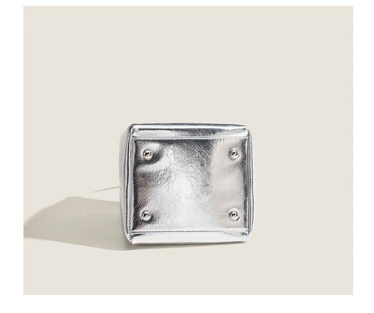 High-Gloss Dopamine Trend Tote: Mirror-Finish Textured Shell Handbag