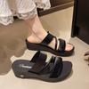 Women's Flip-flops Outer Wear Summer 2025 New Fashion Cool Slippers Thick-bottomed Non-slip Soft-bottomed Cool Slippers Seaside Tide