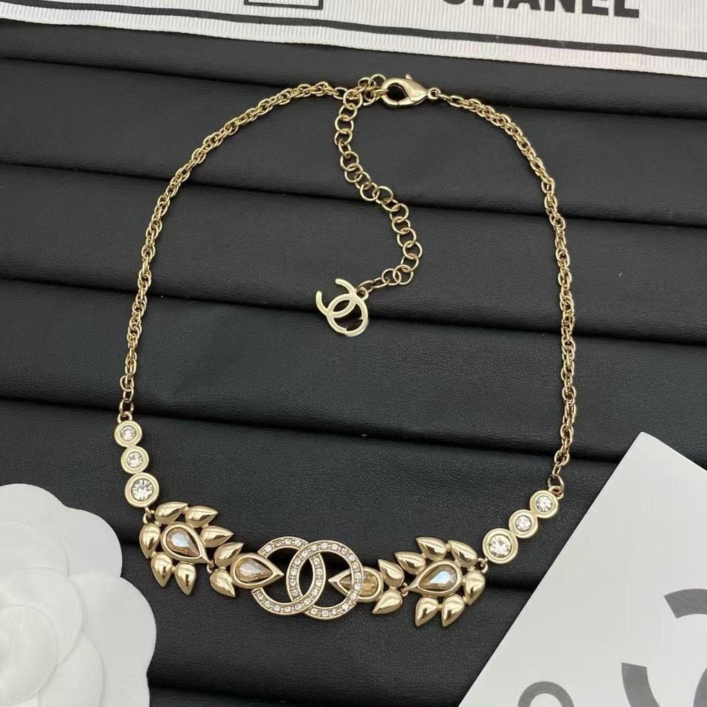 Diga 2025 Náhrdelník s písmenem z kamínků: Elegantní Dámské Šperky Vyšší Třídy