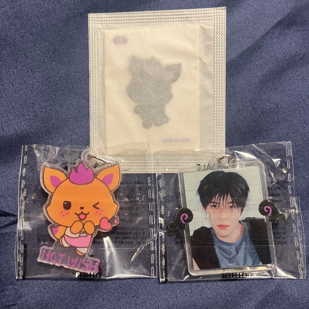[USED] NCT WISH s Xion and Xion are available at 7-Eleven in Korea.