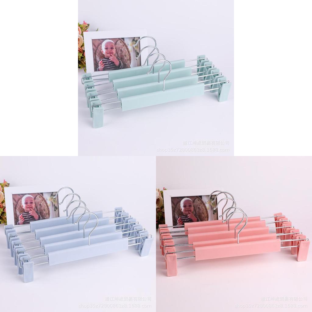 Modern Plastic Clothes Hangers With Antislip Design For Wardrobes And Garment Shops