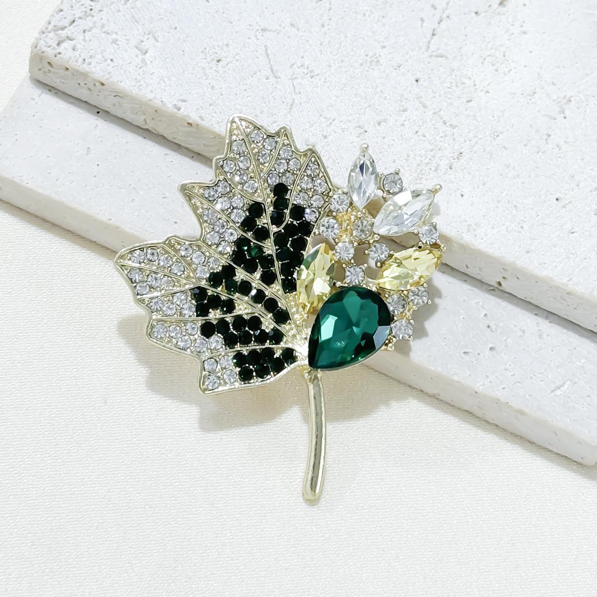 

Брошь для пальто женская со стразами кленовый лист новый костюм корсаж аксессуары роскошный высококлассный вырез изысканная булавка