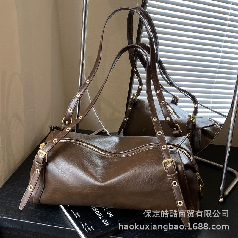 Retro high-end bag women's 2025 new autumn and winter fashion simple underarm pillow bag niche texture messenger bag