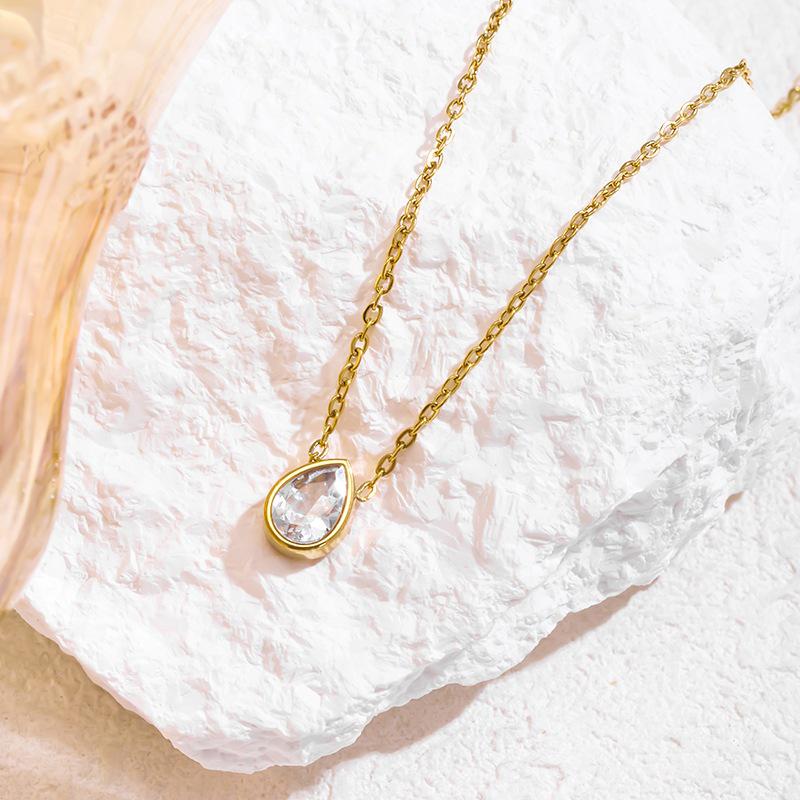 Gold Zircon Water Drop Pendant Necklace with Titanium Steel Pear-Shaped Clavicle Chain