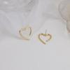 Silver Needle Non-Piercing Heart Earrings for Women - Minimalist, Simple Lines, Niche Design Ear Jewelry