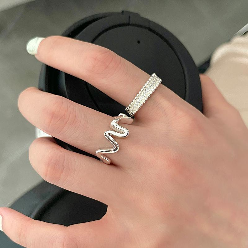 Sweet Layered Wave Twist Adjustable Women's Ring - Trendy Finger Jewelry