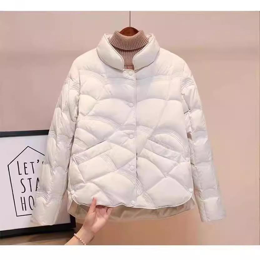 High-end light and thin down jackets for women, short and thin new white duck down, small fashionable foreign-style jackets are trendy.