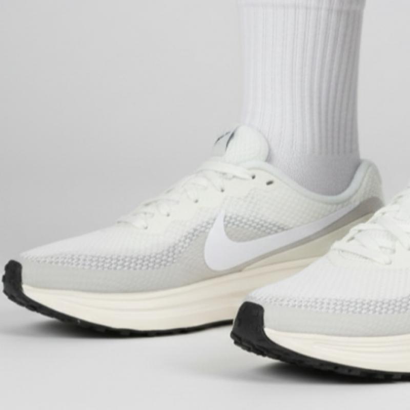 Nike W Revolution 8
