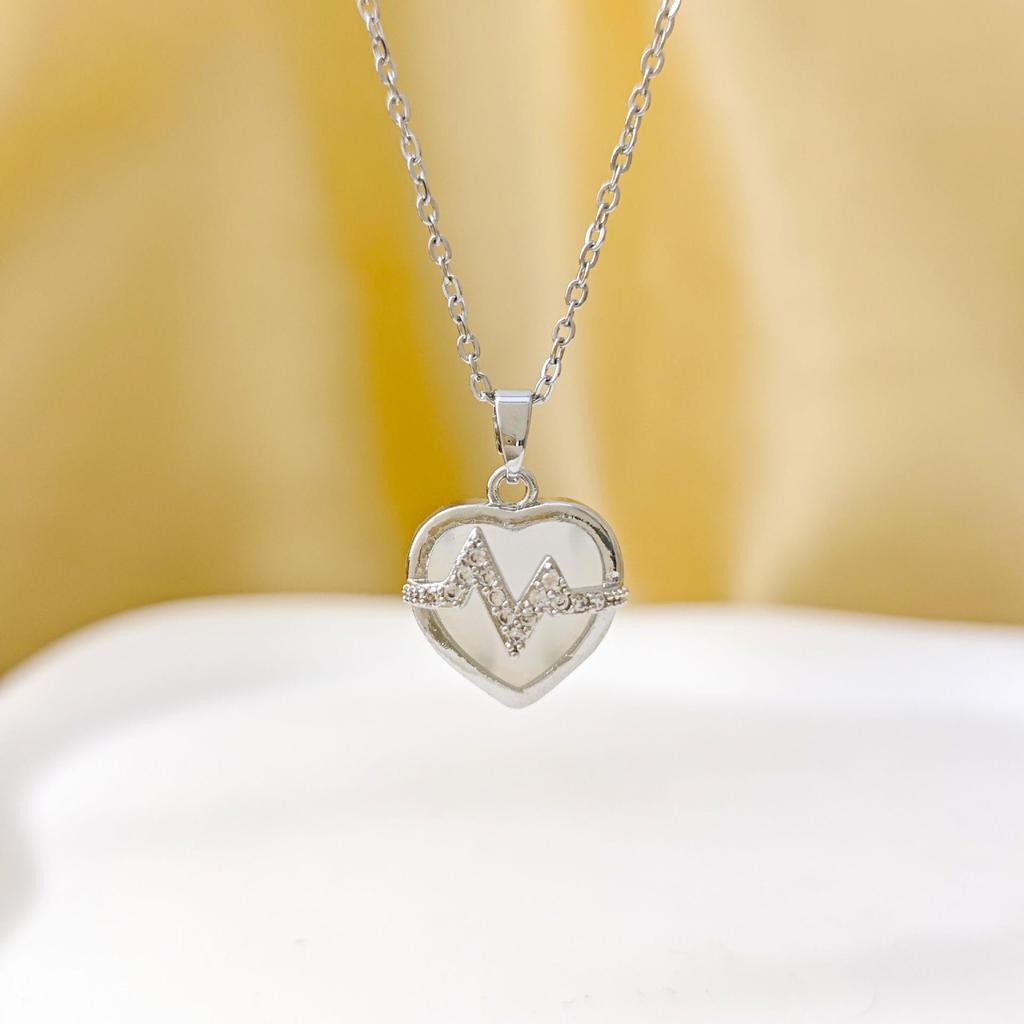 Cat's Eye Heart Necklace: Elegant Light Luxury Versatile Heartbeat Frequency Chain Jewelry Gift for Women