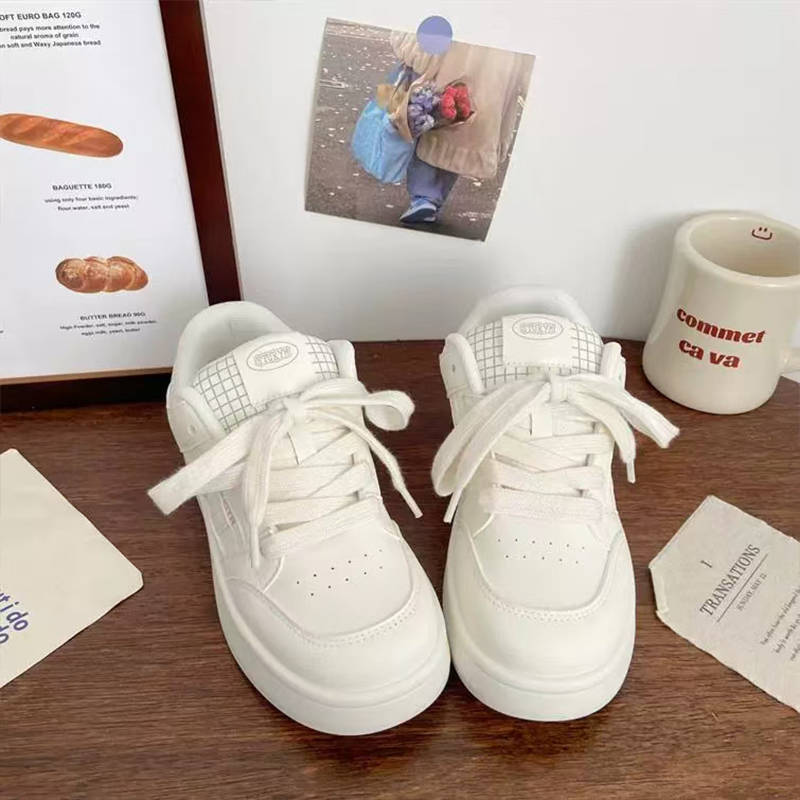 Women's New Spring and Autumn Platform Bread Shoes Versatile with Wide-leg Pants Shoes Casual Sports Board Shoes