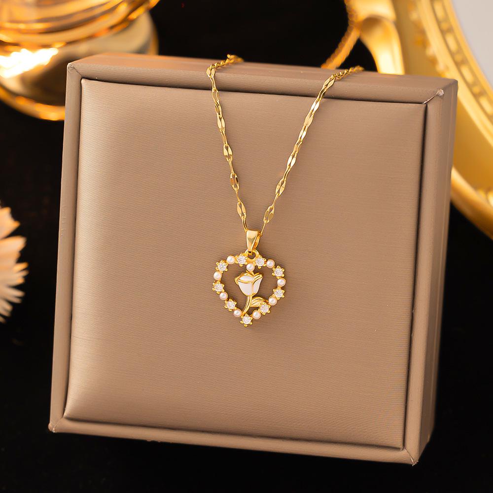 Non-Fading Titanium Steel Women's Necklace: Versatile and Elegant Internet Celebrity Chain with Simple Copper Pendant